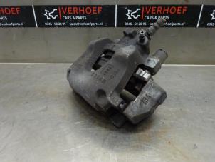 Used Front brake calliper, left Renault Clio IV (5R) 1.5 dCi 90 FAP Price on request offered by Verhoef Cars & Parts