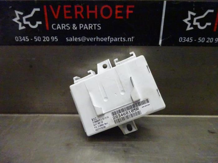 Navigation module from a Renault Clio IV (5R) 1.5 dCi 90 FAP 2016