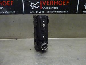 Used Navigation control panel Renault Clio IV (5R) 1.5 dCi 90 FAP Price € 50,00 Margin scheme offered by Verhoef Cars & Parts