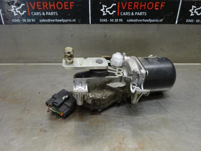 Scheibenwischermotor vorne van een Renault Megane III Grandtour (KZ) 1.5 dCi 110 2012