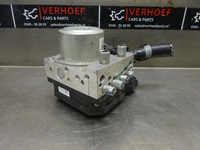 Begagnade ABS-pump Nissan Juke (F15) 1.6 16V Pris € 75,00 Marginaltabell erbjuds av Verhoef Cars & Parts