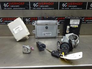Usagé Kit serrure cylindre (complet) Nissan Juke (F15) 1.6 16V Prix sur demande proposé par Verhoef Cars & Parts