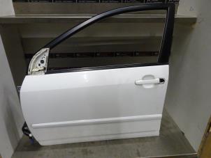 Usagé Portière 4portes avant gauche Toyota Corolla (E12) 1.4 D-4D 16V Prix sur demande proposé par Verhoef Cars & Parts