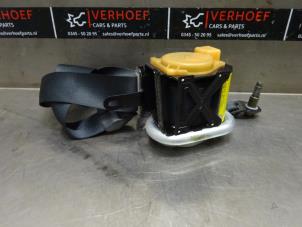 Usagé Ceinture de sécurité avant droite Toyota Corolla (E12) 1.4 D-4D 16V Prix sur demande proposé par Verhoef Cars & Parts