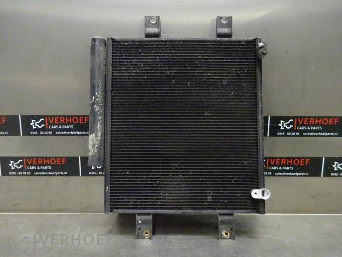 Usagé Radiateur clim Daihatsu Sirion 2 (M3) 1.3 16V DVVT Prix € 40,00 Règlement à la marge proposé par Verhoef Cars & Parts