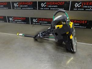 Used Door lock mechanism 4-door, front left Hyundai i30 (GDHB5) 1.6 GDI Blue 16V Price on request offered by Verhoef Cars & Parts