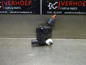 Usagé Pompe lave-glace avant Hyundai i10 (B5) 1.0 12V Prix € 20,00 Règlement à la marge proposé par Verhoef Cars & Parts