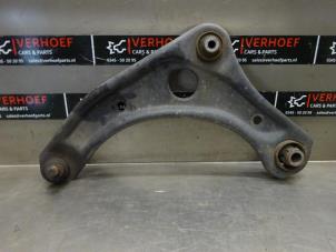 Usagé Bras de suspension avant gauche Nissan Micra (K13) 1.2 12V Prix € 50,00 Règlement à la marge proposé par Verhoef Cars & Parts