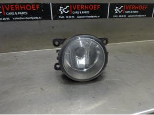 Usados Luz antiniebla izquierda delante Nissan Navara (D40) 2.5 dCi 16V 4x4 Precio de solicitud ofrecido por Verhoef Cars & Parts