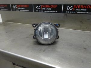 Usados Luz antiniebla derecha delante Nissan Navara (D40) 2.5 dCi 16V 4x4 Precio € 36,30 IVA incluido ofrecido por Verhoef Cars & Parts