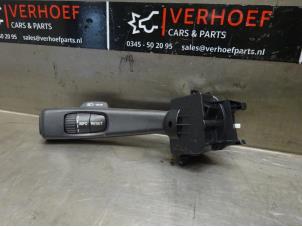 Usados Interruptor de indicador de dirección Volvo V50 (MW) 1.6 16V Precio de solicitud ofrecido por Verhoef Cars & Parts