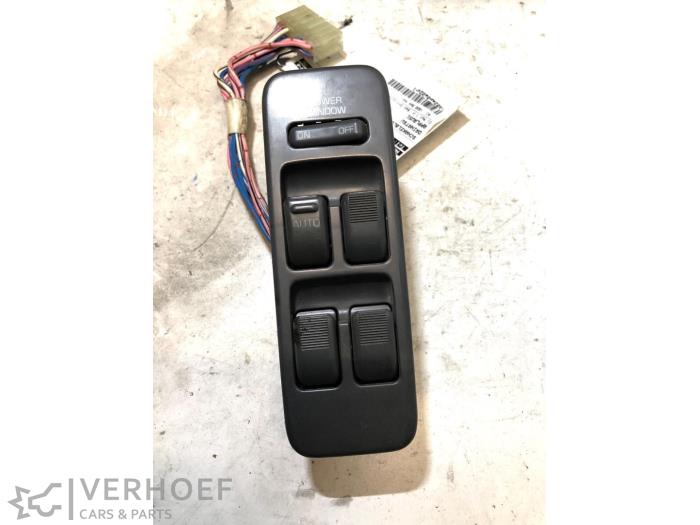 Usados Interruptor combinado de ventanillas Daihatsu Applause I 1.6 16V Precio de solicitud ofrecido por Verhoef Cars & Parts