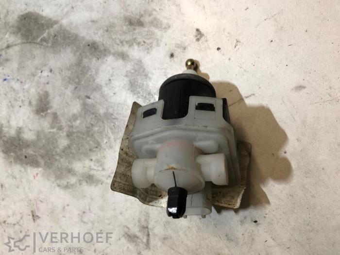 Używane Silnik reflektora Daewoo Lanos (TA/TF08/48/86) 1.3 Cena na żądanie oferowane przez Verhoef Cars & Parts