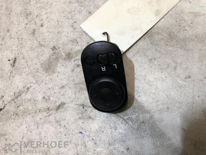 Używane Przelacznik lusterka Chevrolet Lacetti (KLAN) 1.6 16V Cena na żądanie oferowane przez Verhoef Cars & Parts
