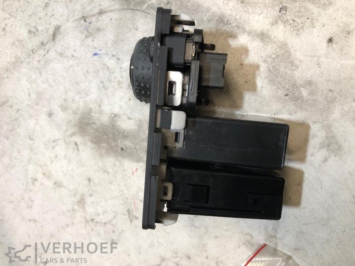 Usados Interruptor de retrovisor Chevrolet Evanda 2.0 16V Precio € 30,00 Norma de margen ofrecido por Verhoef Cars & Parts