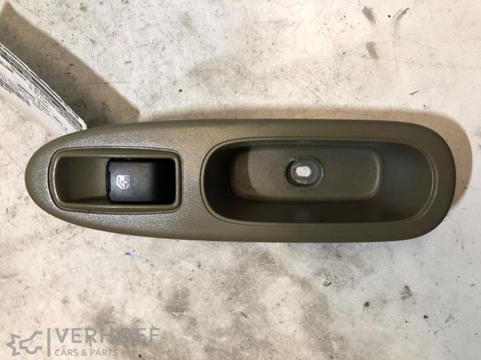 Usados Interruptor de ventanilla eléctrica Chevrolet Evanda 2.0 16V Precio de solicitud ofrecido por Verhoef Cars & Parts