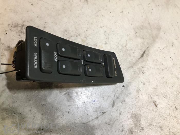 Usados Interruptor combinado de ventanillas Daewoo Espero 1.8 CD Precio € 25,00 Norma de margen ofrecido por Verhoef Cars & Parts