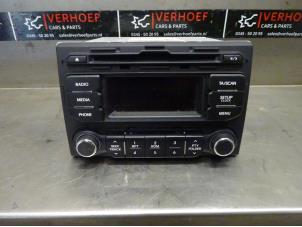 Usados Reproductor de CD y radio Kia Rio III (UB) 1.2 CVVT 16V Precio € 90,00 Norma de margen ofrecido por Verhoef Cars & Parts