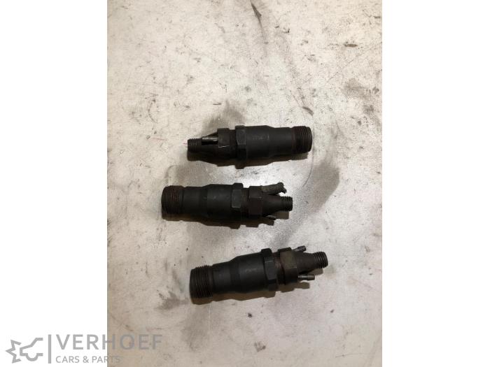 Usagé Injecteurs Ssang Yong Musso 2.9D Prix € 50,00 Règlement à la marge proposé par Verhoef Cars & Parts