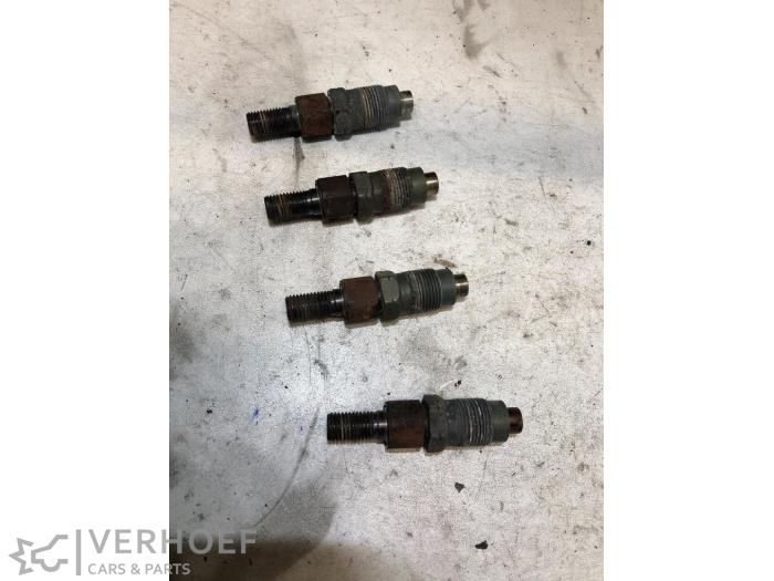 Usagé Injecteurs Toyota Picnic (XM10) 2.2 TD GL,GX Prix sur demande proposé par Verhoef Cars & Parts