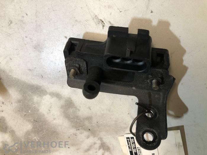 Begagnade MAP-sensor (insugsrör) Hyundai Lantra/Elantra II 1.6i GLS 16V Pris på förfrågan erbjuds av Verhoef Cars & Parts