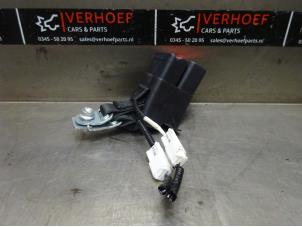 Usados Lengüeta de cinturón de seguridad izquierda detrás Toyota C-HR (X1,X5) 1.8 16V Hybrid Precio de solicitud ofrecido por Verhoef Cars & Parts