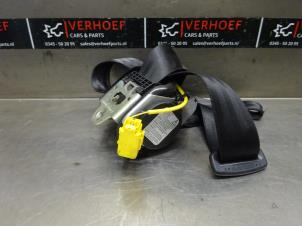 Used Front seatbelt, right Volkswagen Golf V (1K1) 1.6 FSI 16V Price on request offered by Verhoef Cars & Parts