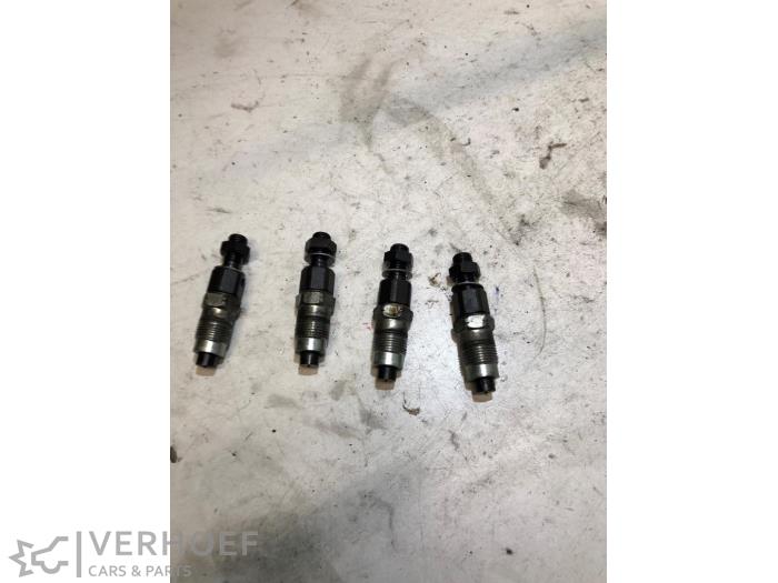 Usagé Injecteurs Toyota Carina E (T19) 2.0 XL,GL TD Prix € 150,00 Règlement à la marge proposé par Verhoef Cars & Parts