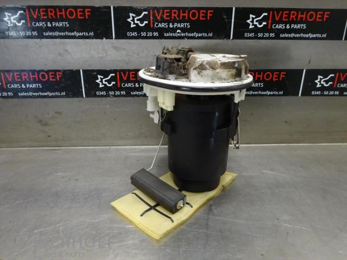 Used Petrol pump Toyota Avensis (T22) 1.8 16V VVT-i Price € 50,00 Margin scheme offered by Verhoef Cars & Parts