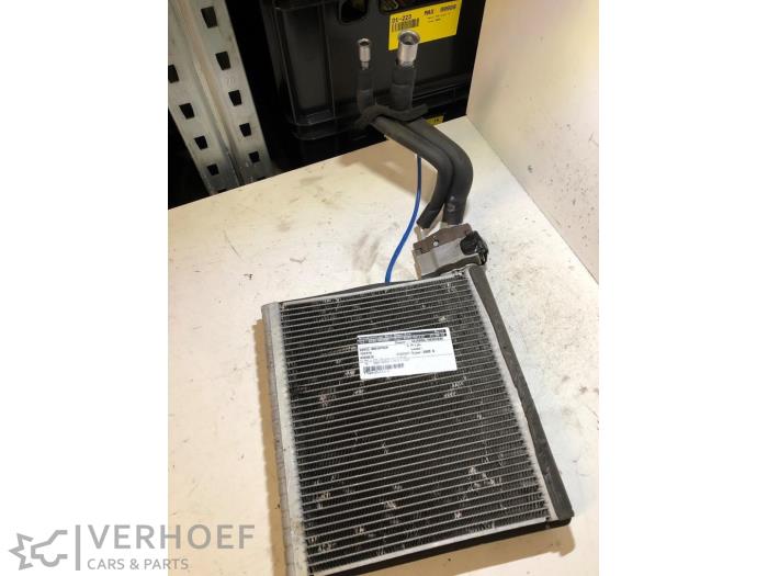 Usagé Radiateur clim Toyota Avensis Wagon (T25/B1E) 2.2 D-4D 16V D-CAT Prix sur demande proposé par Verhoef Cars & Parts