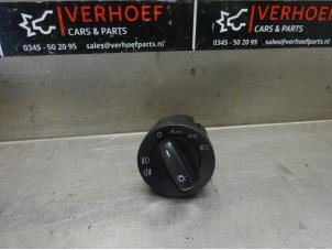 Usagé Commutateur lumière Volkswagen Caddy III (2KA,2KH,2CA,2CH) 1.6 TDI 16V Prix sur demande proposé par Verhoef Cars & Parts