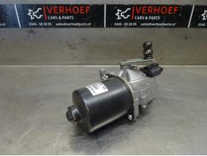 Used Front wiper motor BMW 1 serie (E87/87N) 120i 16V Price € 50,00 Margin scheme offered by Verhoef Cars & Parts