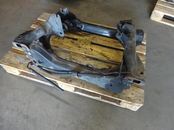 Used Subframe Jeep Grand Cherokee (WH/WK) 3.0 CRD V6 24V Price on request offered by Verhoef Cars & Parts