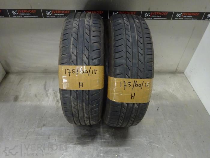 Używane Opona Cena na żądanie oferowane przez Verhoef Cars & Parts