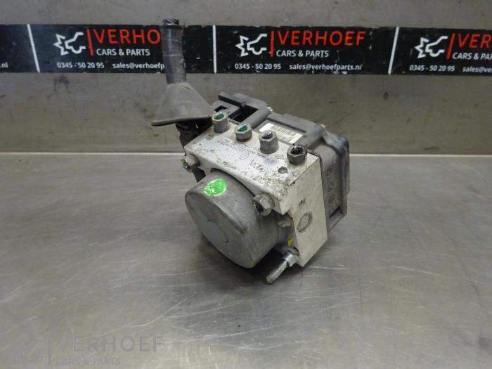 Begagnade ABS-pump Renault Modus/Grand Modus (JP) 1.4 16V Pris € 50,00 Marginaltabell erbjuds av Verhoef Cars & Parts