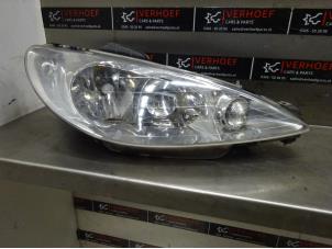 Used Headlight, right Peugeot 206 (2A/C/H/J/S) 2.0 XS,XT HDi Price on request offered by Verhoef Cars & Parts