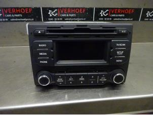 Używane Radioodtwarzacz CD Kia Rio III (UB) 1.1 CRDi VGT 12V Cena na żądanie oferowane przez Verhoef Cars & Parts