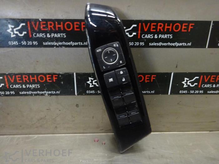 Usados Interruptor combinado de ventanillas Lexus GS (..L10) 300h 2.5 V6 24V Precio de solicitud ofrecido por Verhoef Cars & Parts