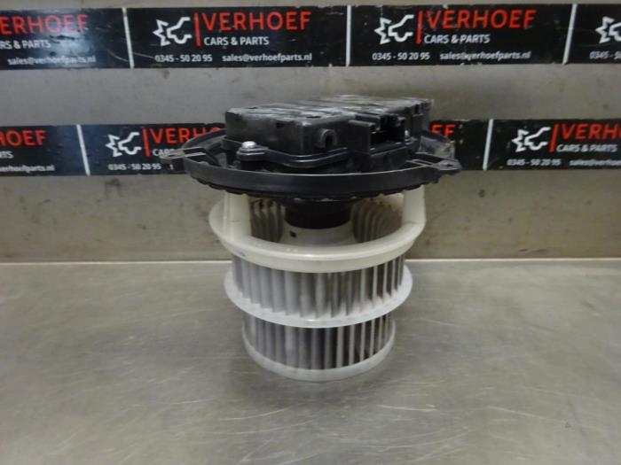 Motor de ventilador de calefactor de un Lexus GS (..L10) 300h 2.5 V6 24V 2014