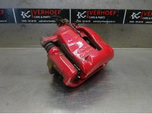 Używane Zacisk hamulcowy lewy przód Alfa Romeo MiTo (955) 1.4 Multi Air 16V Cena na żądanie oferowane przez Verhoef Cars & Parts