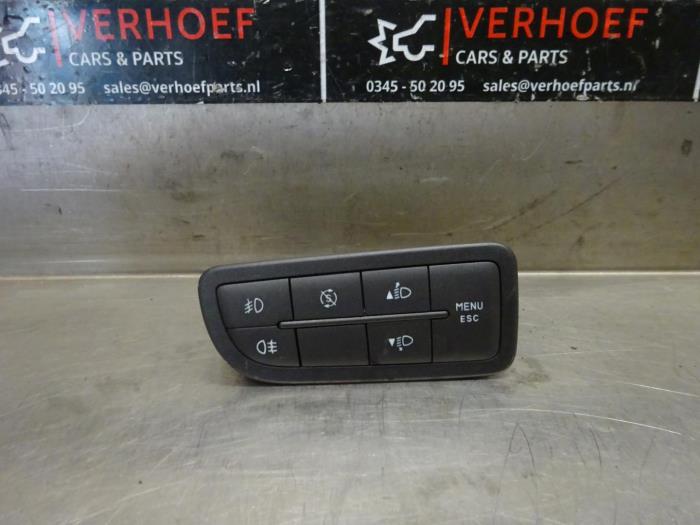 Fog light switch from a Alfa Romeo MiTo (955) 1.4 Multi Air 16V 2011