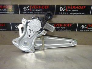 Gebrauchte Fenstermechanik 4-türig links hinten Toyota Yaris III (P13) 1.5 16V Hybrid Preis auf Anfrage angeboten von Verhoef Cars & Parts