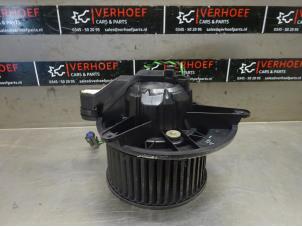 Used Heating and ventilation fan motor Jeep Grand Cherokee (WH/WK) 3.0 CRD V6 24V Price on request offered by Verhoef Cars & Parts