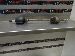 Usagé Arbre de transmission avant gauche Suzuki Swift (ZA/ZC/ZD1/2/3/9) 1.3 VVT 16V Prix € 30,00 Règlement à la marge proposé par Verhoef Cars & Parts