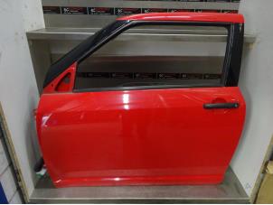 Używane Drzwi lewe wersja 2-drzwiowa Suzuki Swift (ZA/ZC/ZD1/2/3/9) 1.3 VVT 16V Cena na żądanie oferowane przez Verhoef Cars & Parts