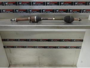 Used Front drive shaft, right Renault Clio III Estate/Grandtour (KR) 1.2 16V TCE 100 Price on request offered by Verhoef Cars & Parts