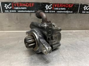 Used Power steering pump Toyota Land Cruiser (J12) 3.0 D-4D 16V Price € 242,00 Inclusive VAT offered by Verhoef Cars & Parts