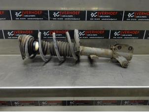 Used Front shock absorber rod, left Renault Clio III (BR/CR) 1.2 16V 75 Price € 35,00 Margin scheme offered by Verhoef Cars & Parts