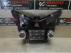 Used Heater control panel Chevrolet Cruze 1.8 16V VVT Price € 75,00 Margin scheme offered by Verhoef Cars & Parts