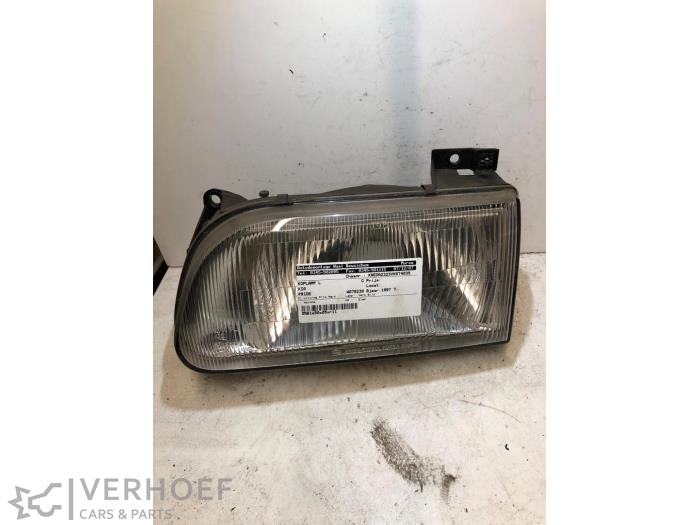 Używane Reflektor lewy Kia Pride (DA) 1.3i Cena € 25,00 Procedura marży oferowane przez Verhoef Cars & Parts